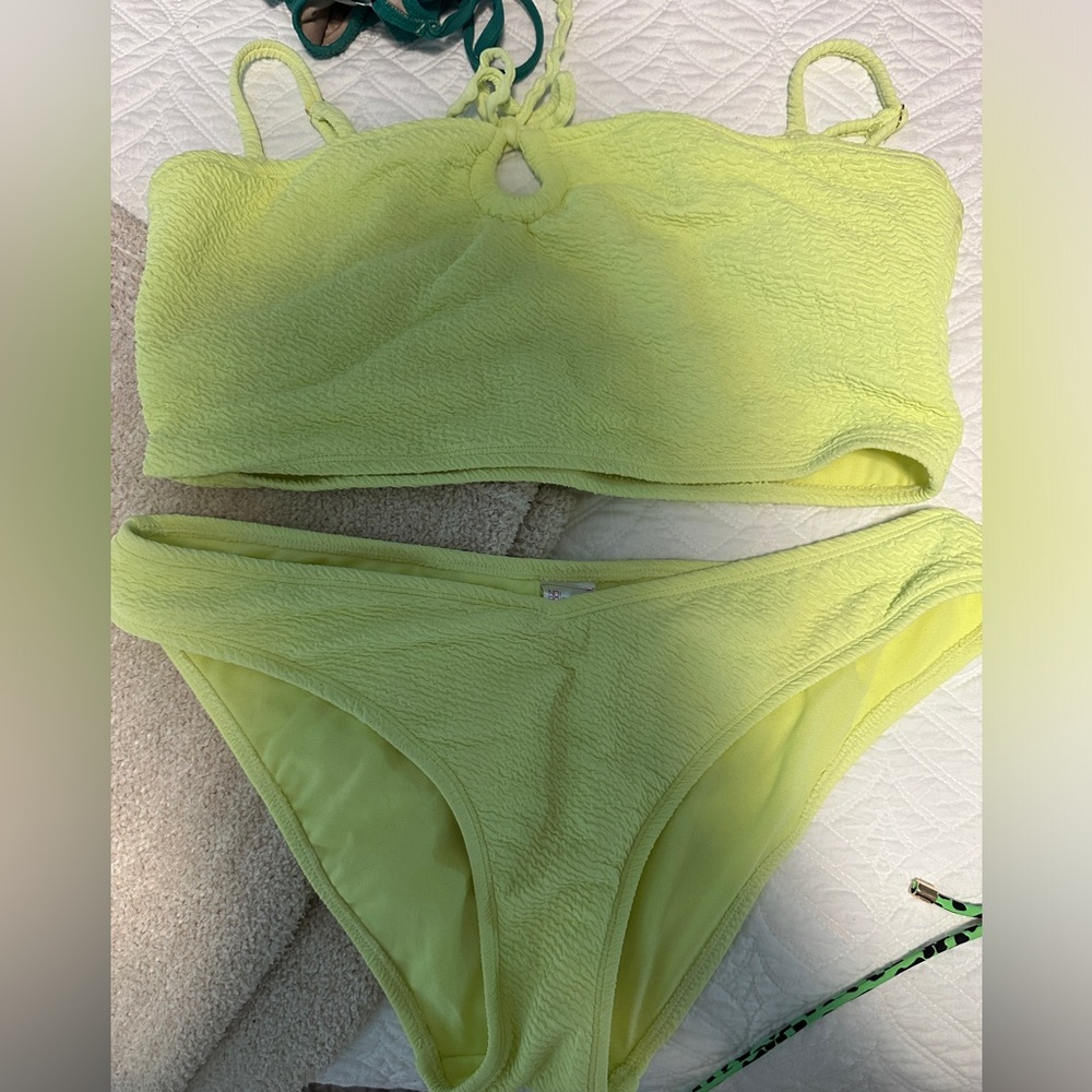 No boundaries bandeau style bikini